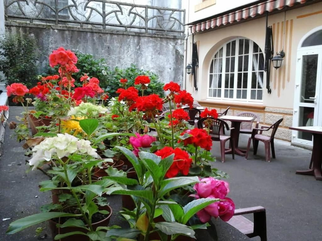 Hotel Calvaire Lourdes Bagian luar foto